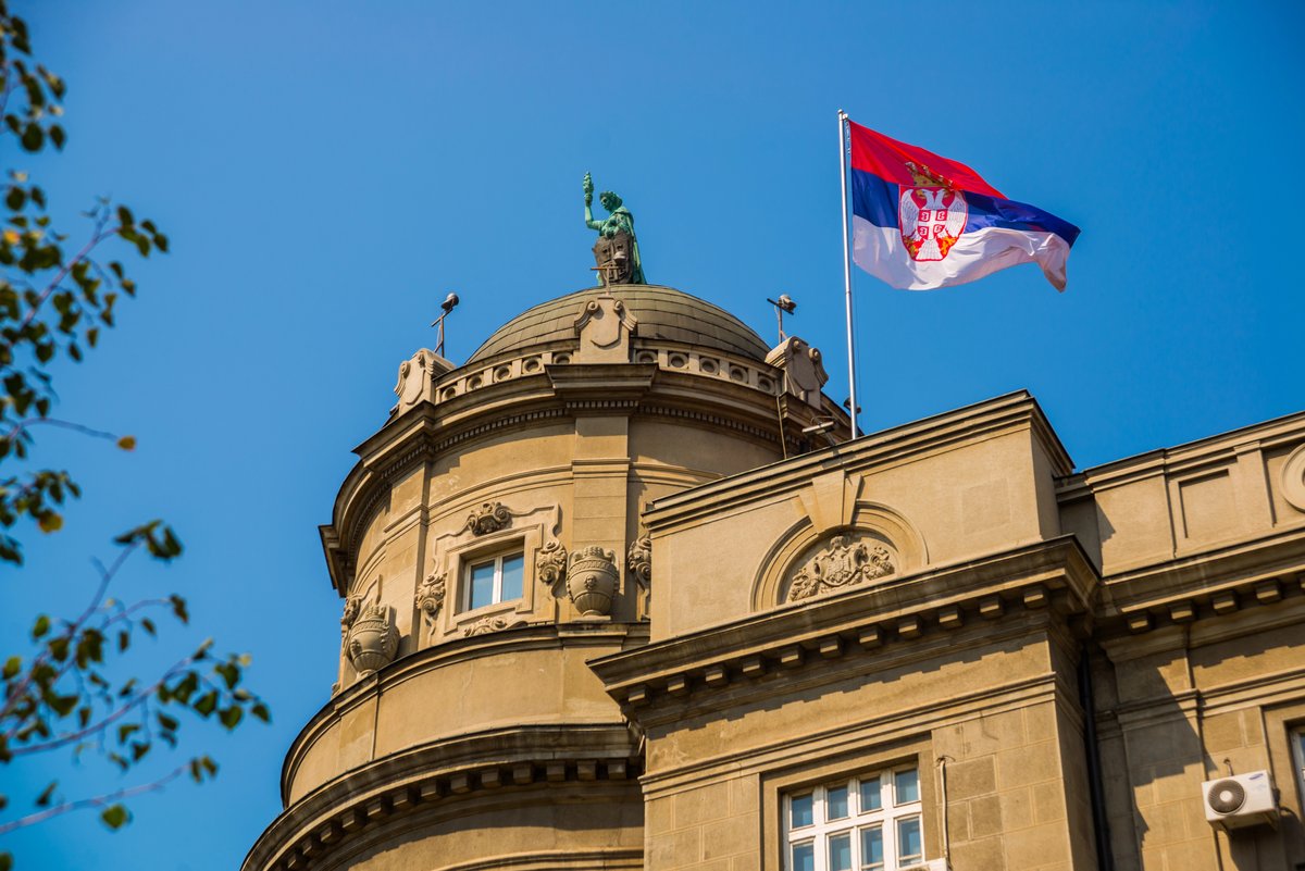 Čista i moderna budžetska soba